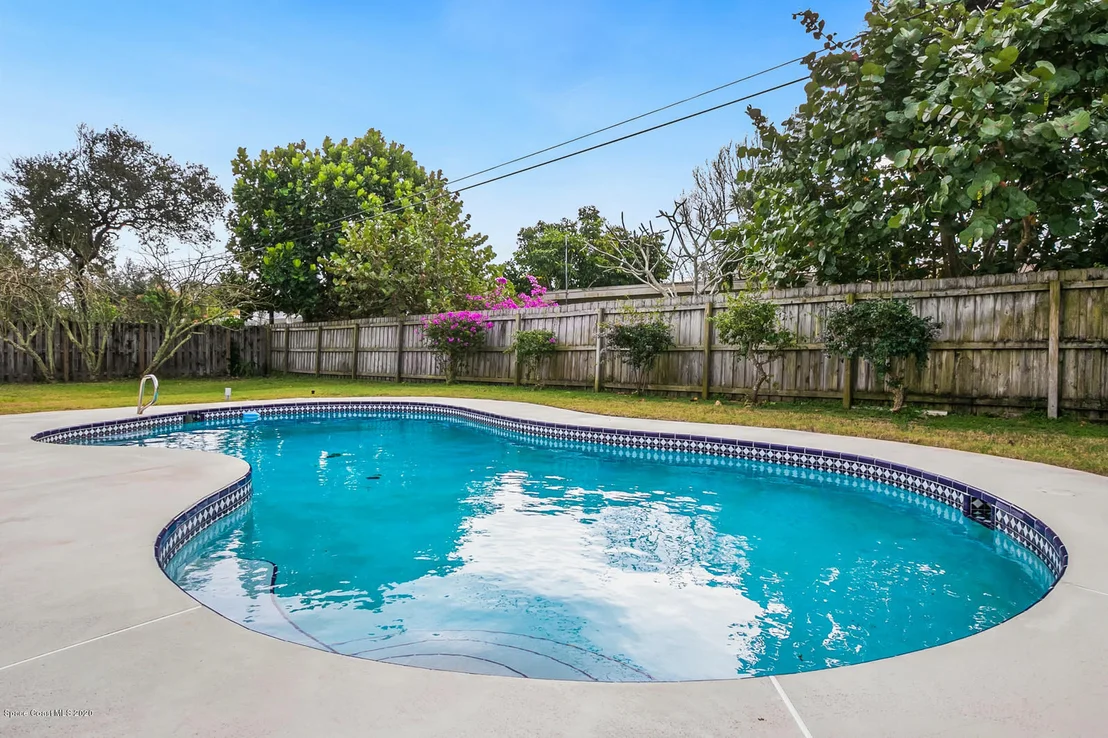 Photo of 565 Seabreeze Drive