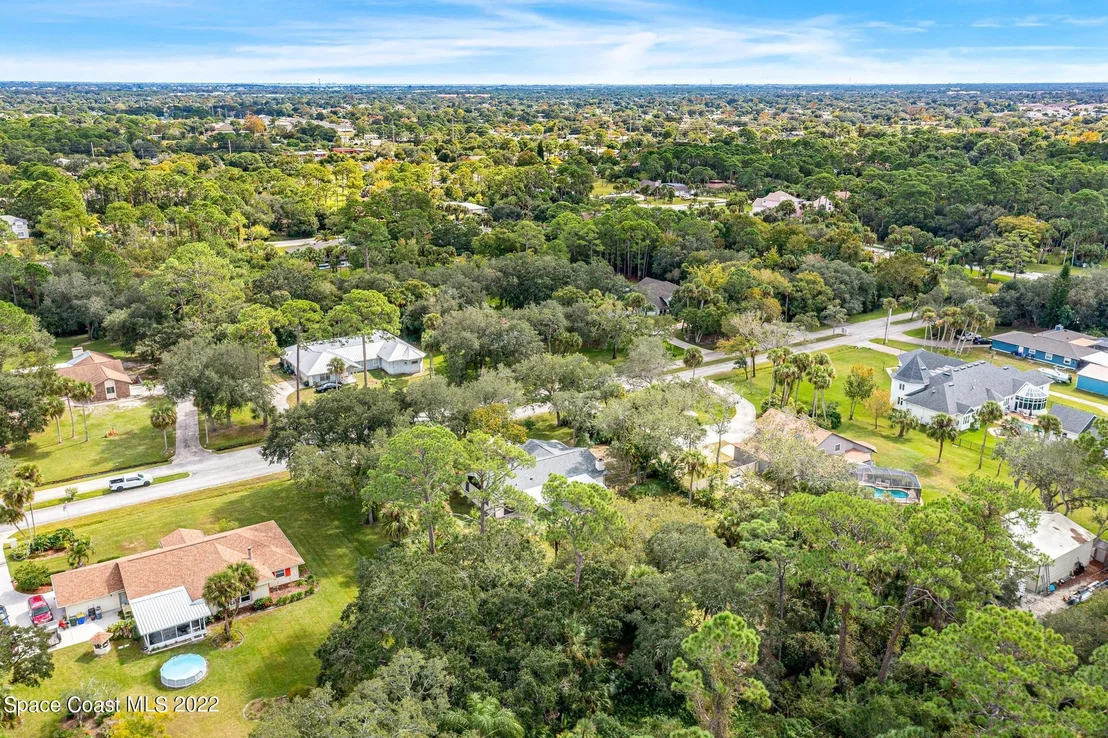 Photo of 1807 Live Oak Drive N