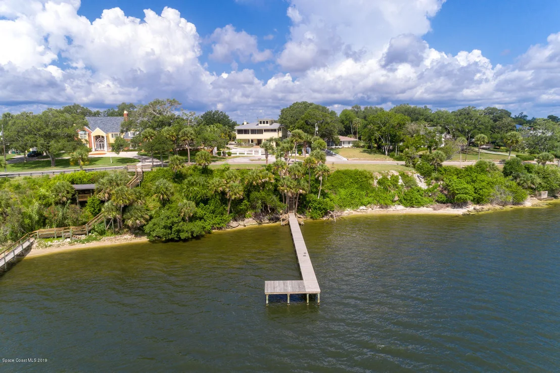 Photo of 865 N Indian River Drive N