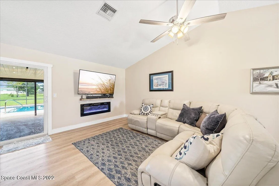 Photo of 2180 Bridle Path