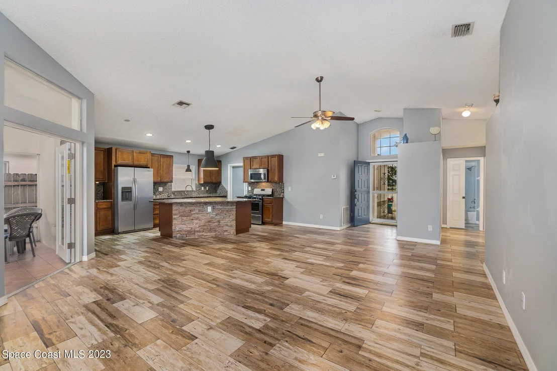 Photo of 2901 Saint James Lane