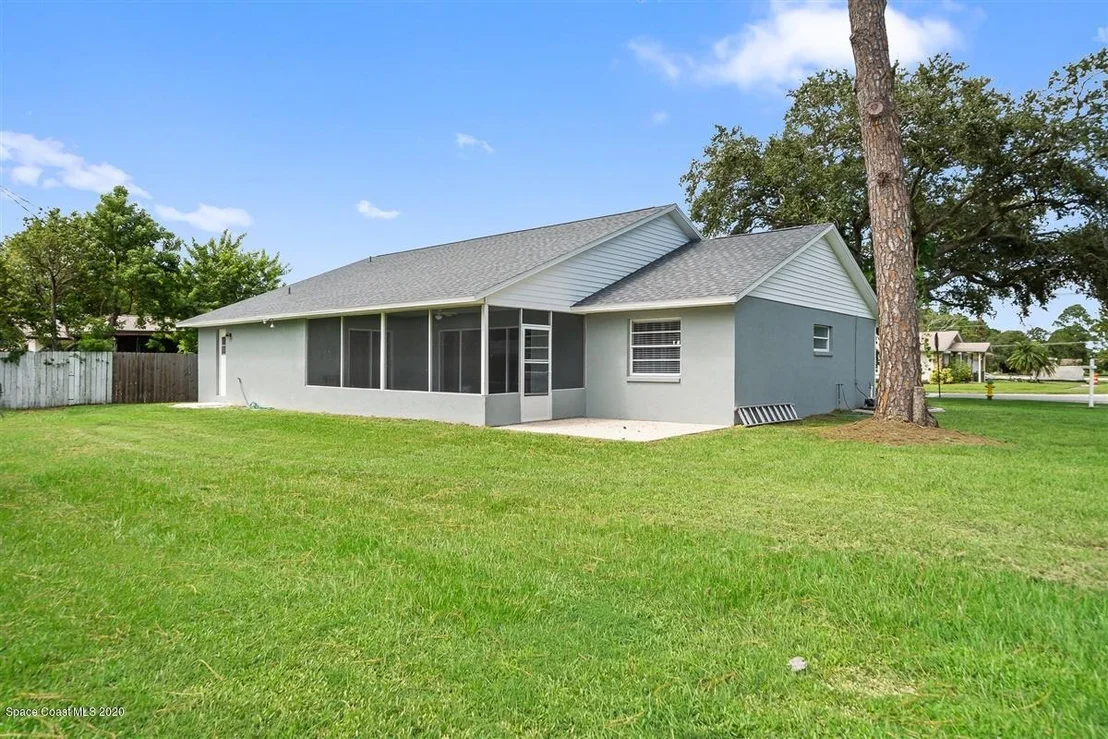 Photo of 977 Pineland Drive