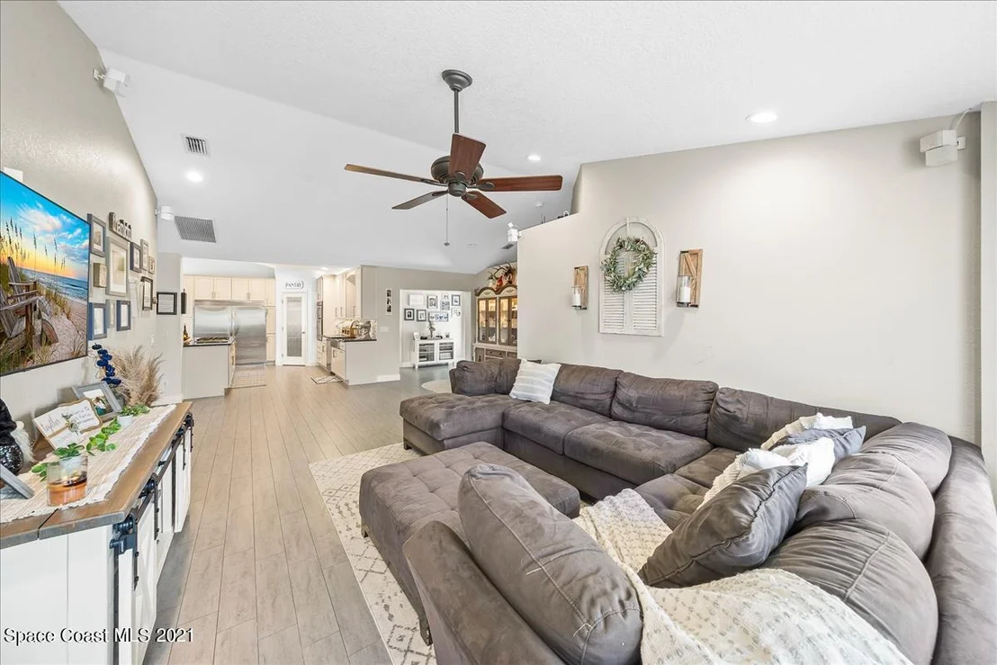 Photo of 1035 Jacaranda Circle