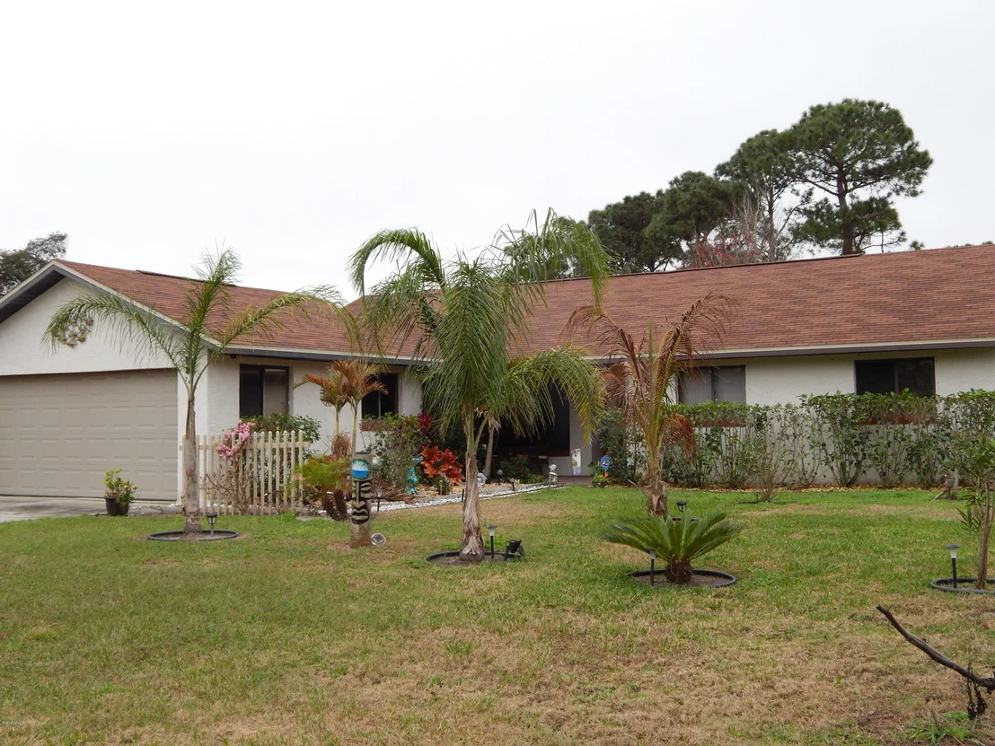 Photo of 7058 Bayfront Road