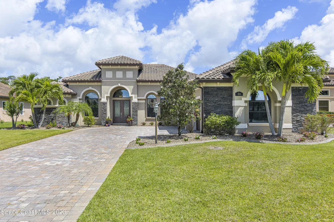 Photo of 814 Lorenza Place