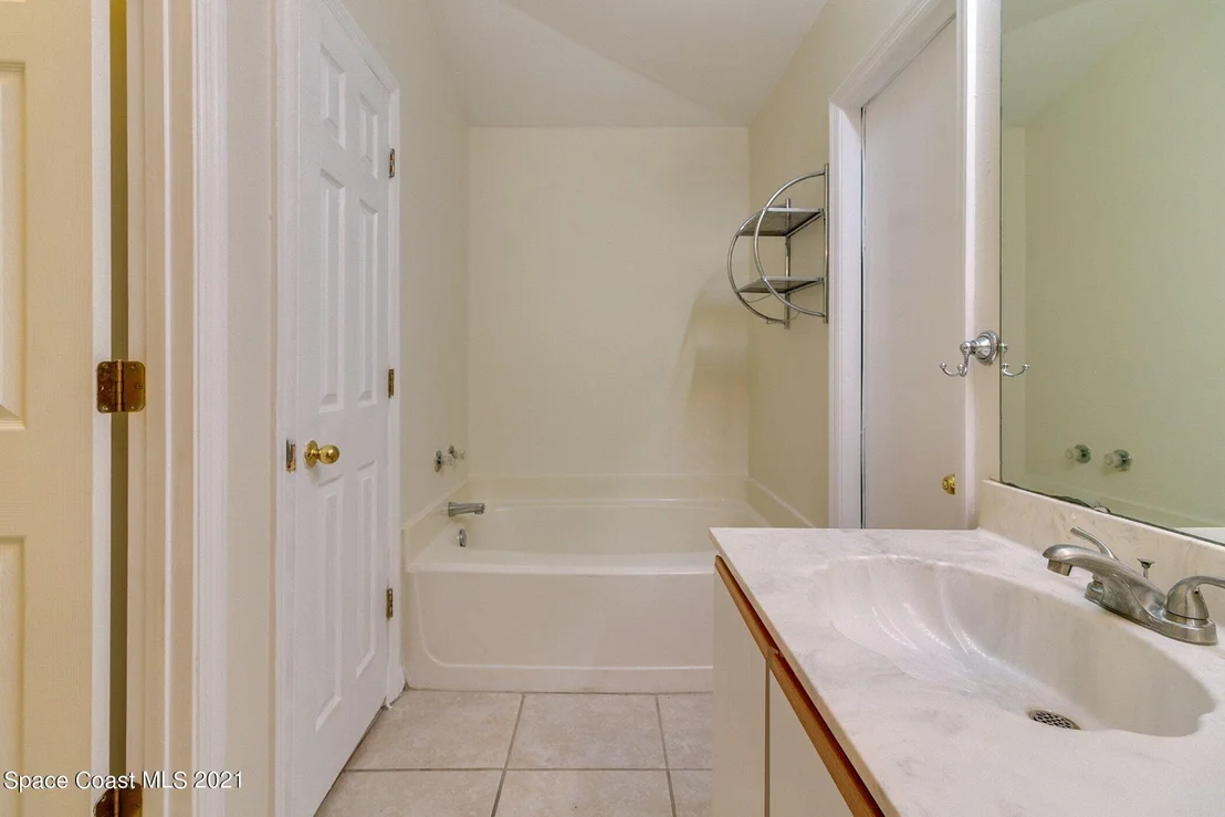 Photo of 1125 White Oak Circle