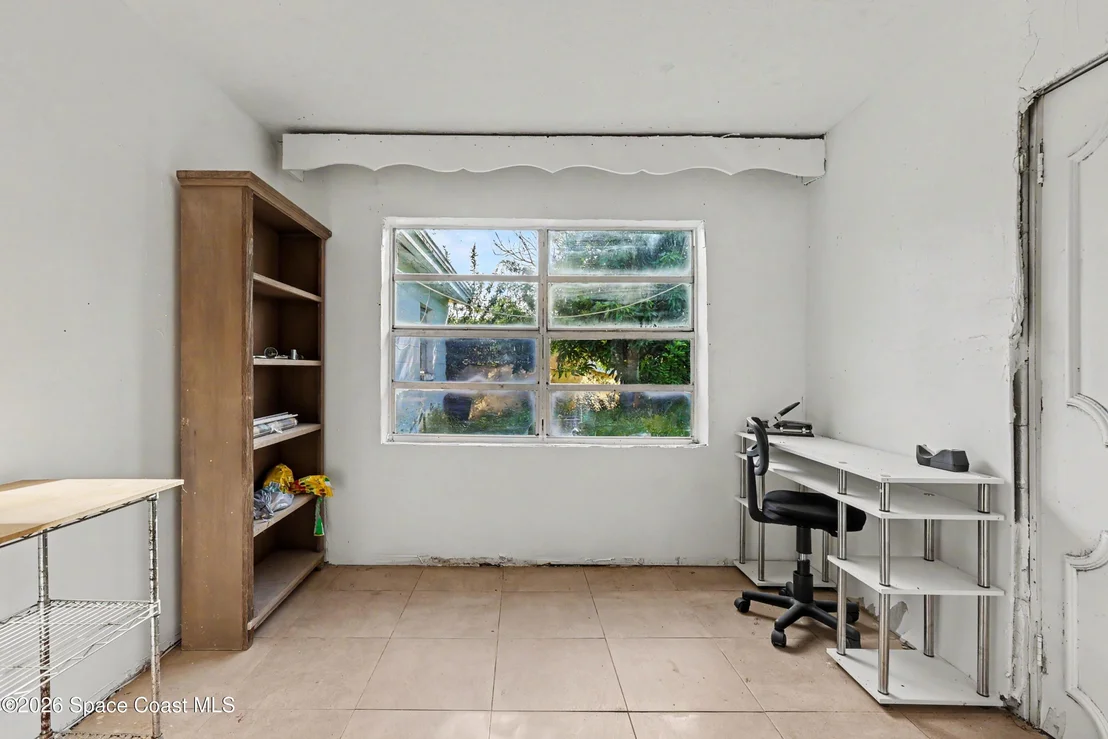 Photo of 819 Almond Boulevard