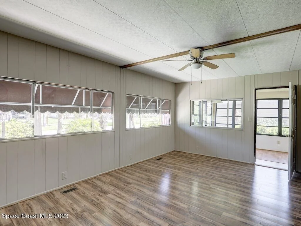 Photo of 925 Barefoot Boulevard