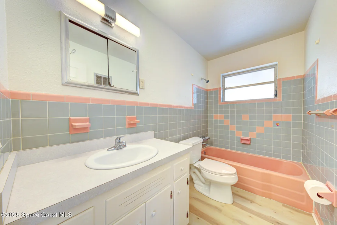 Photo of 2433 Allan Adale Road