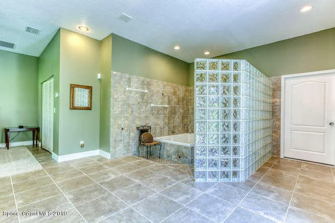 Photo of 2241 Royal Oaks Drive
