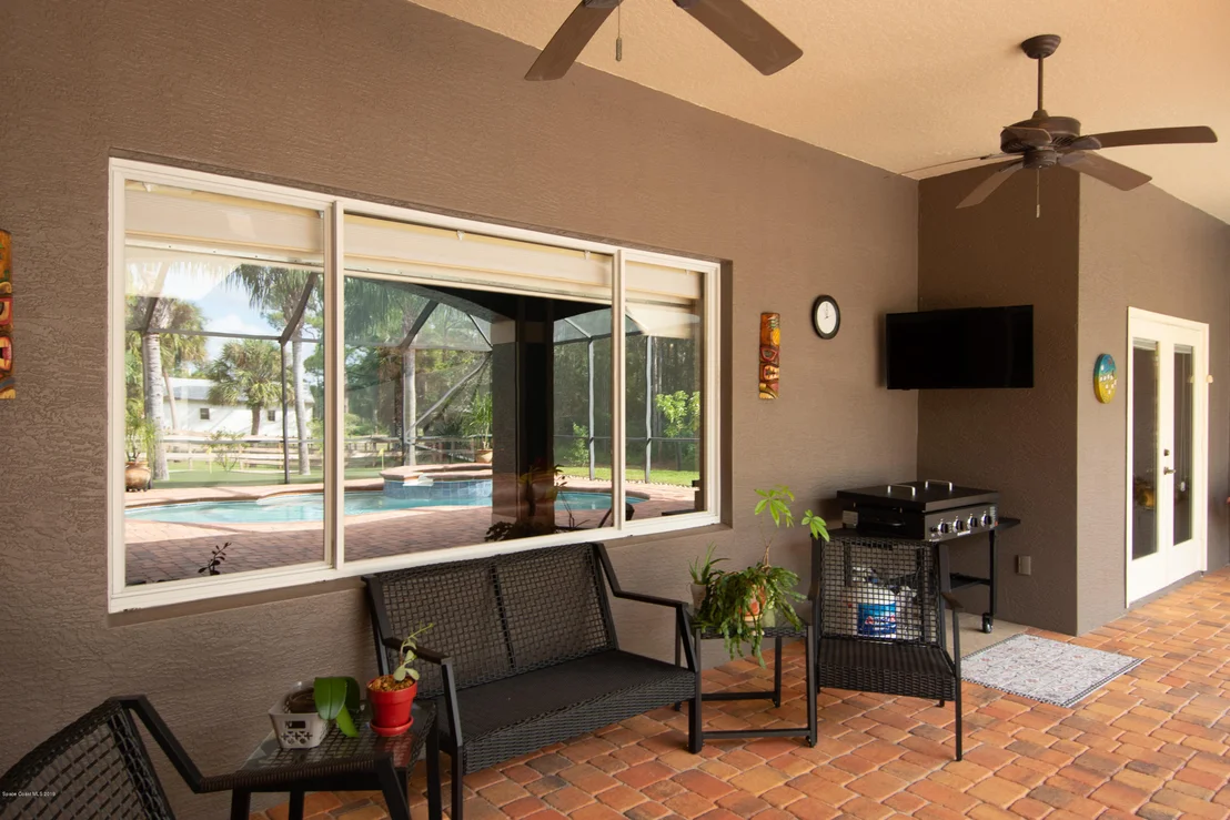 Photo of 6940 Hacienda Drive