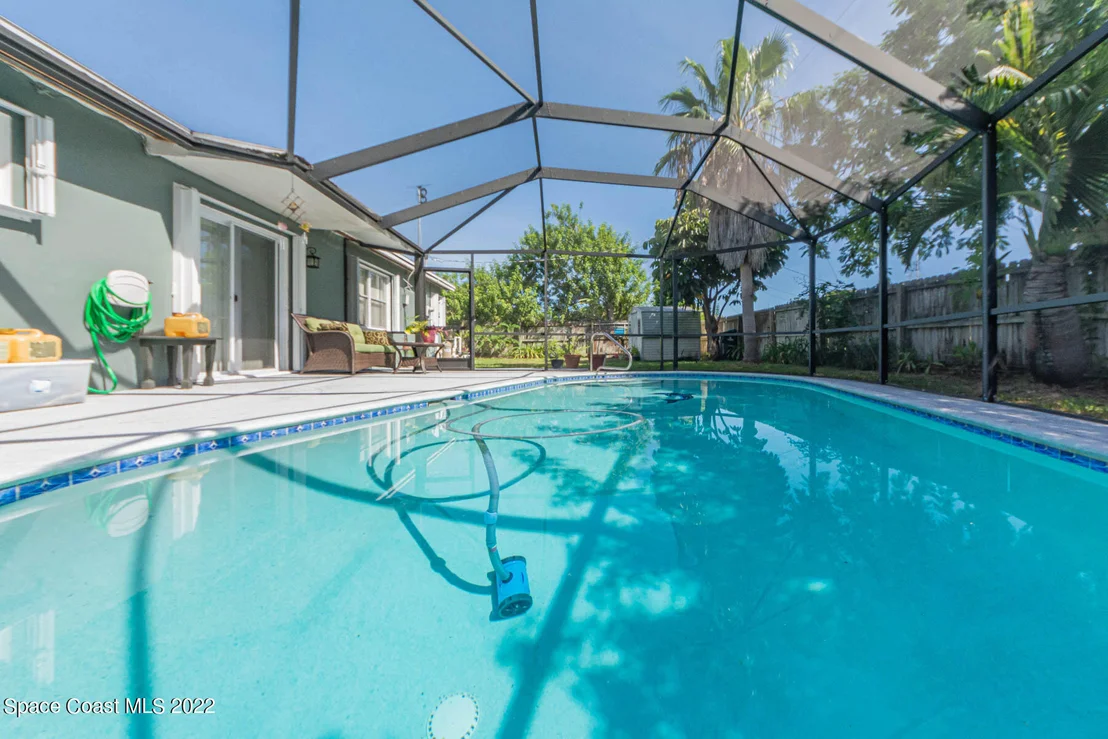 Photo of 931 Bianca Drive NE