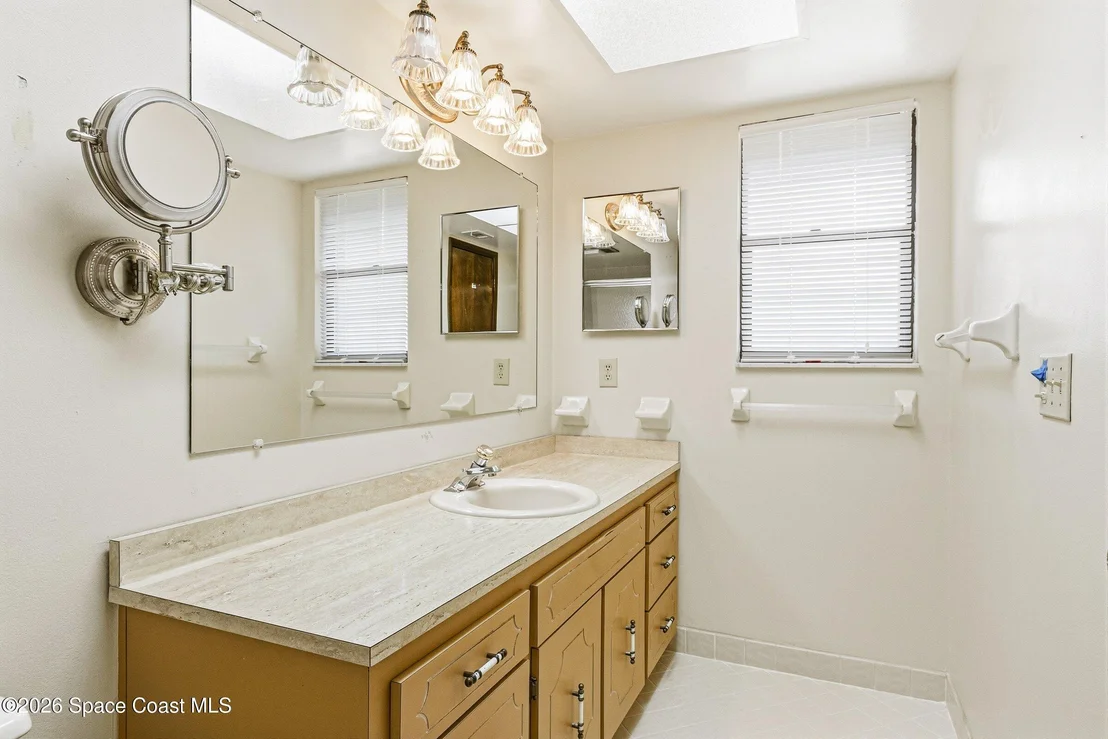 Photo of 460 Neptune Drive NE
