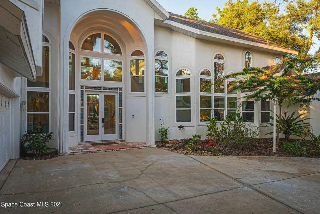 Photo of 472 Peregrine Drive
