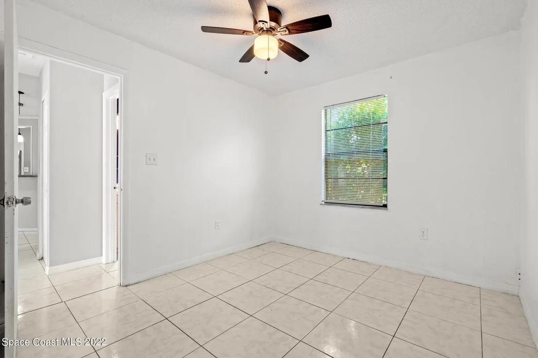 Photo of 1050 Eldron Boulevard SE