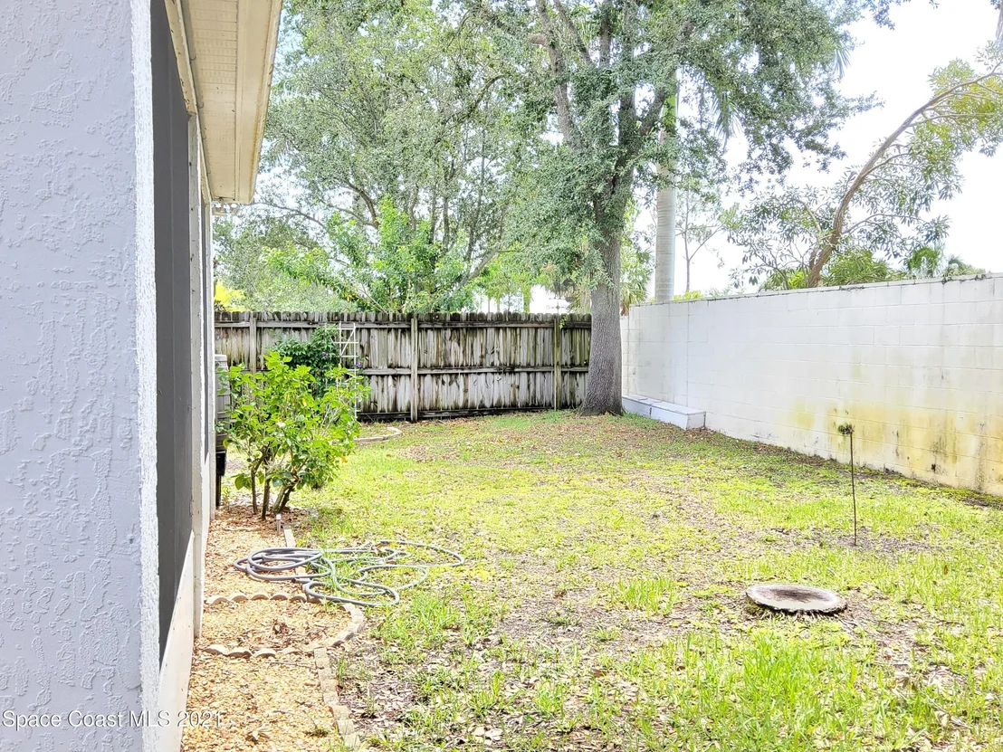 Photo of 1283 White Oak Circle