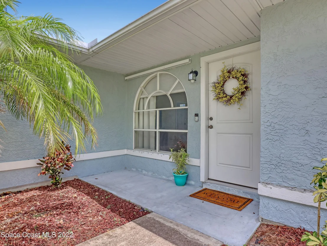 Photo of 761 Azure Avenue NE