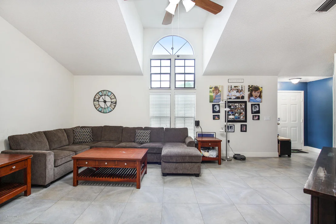 Photo of 1241 Walnut Grove Way