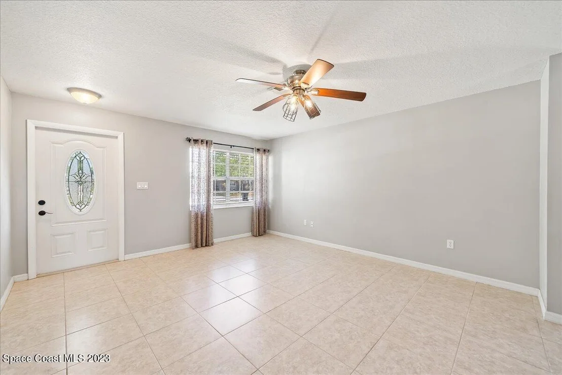 Photo of 945 Kings Post Road