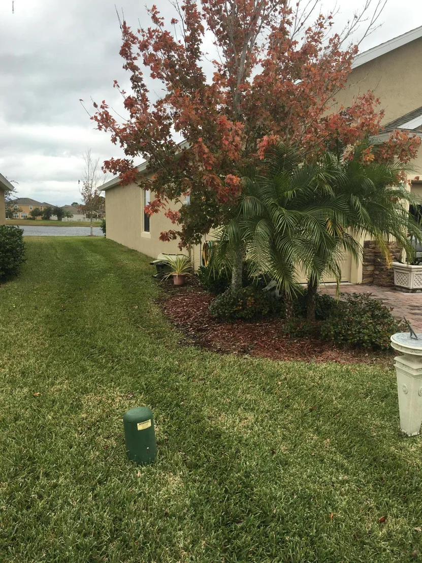 Photo of 337 SE Abernathy Circle