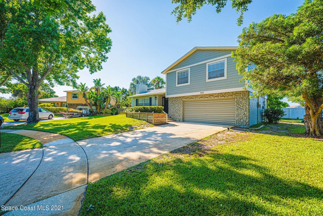 Photo of 818 Hanover Court