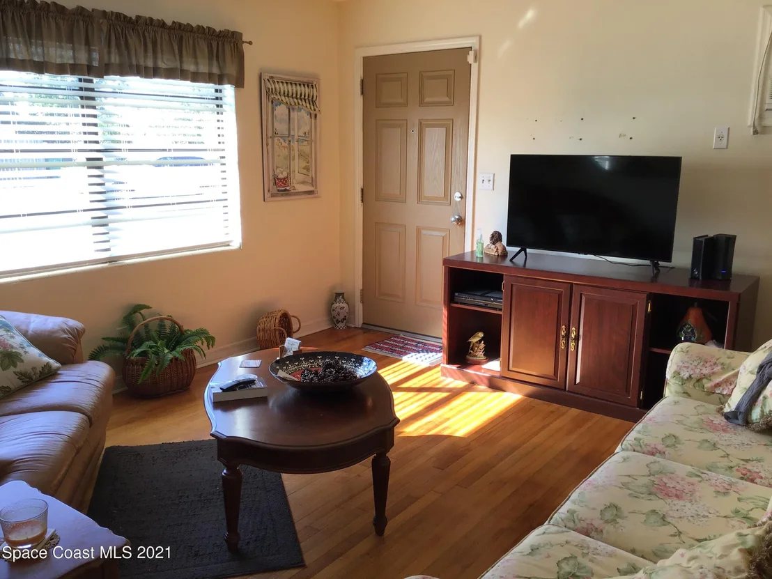 Photo of 301 Live Oak Lane
