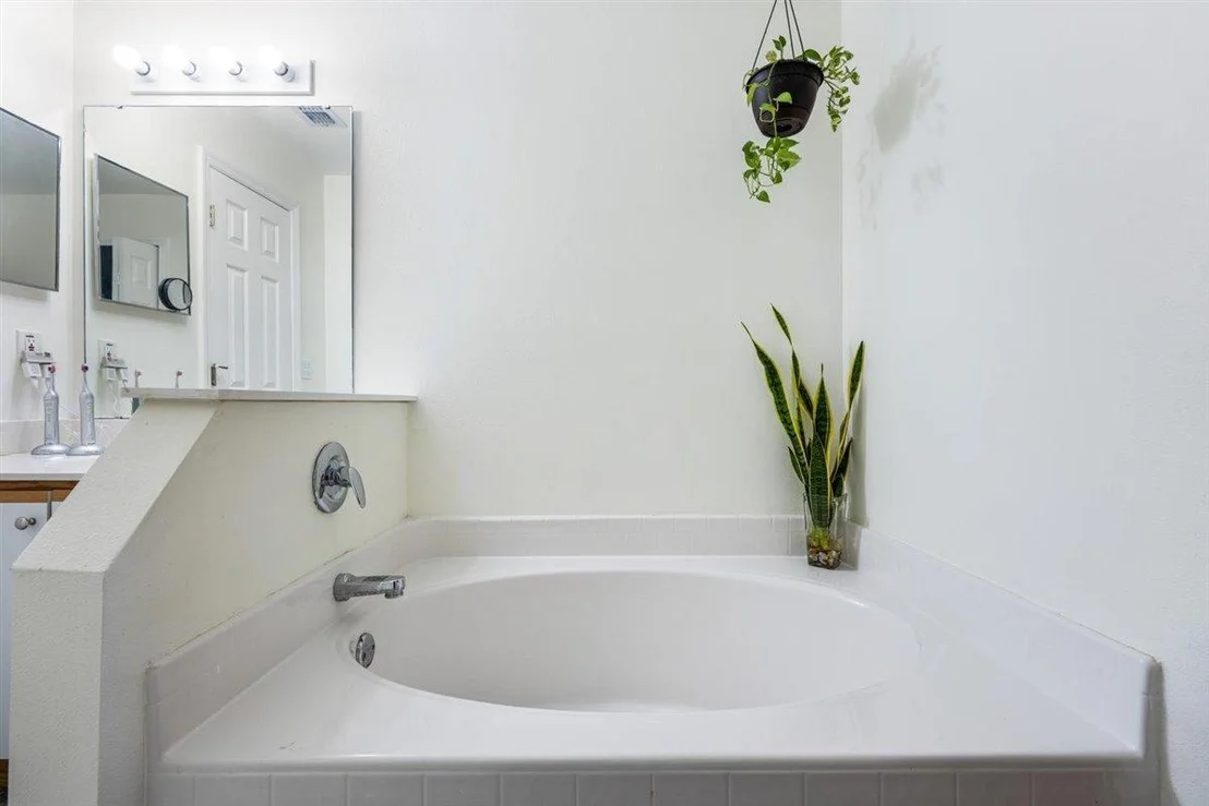 Photo of 1209 White Oak Circle