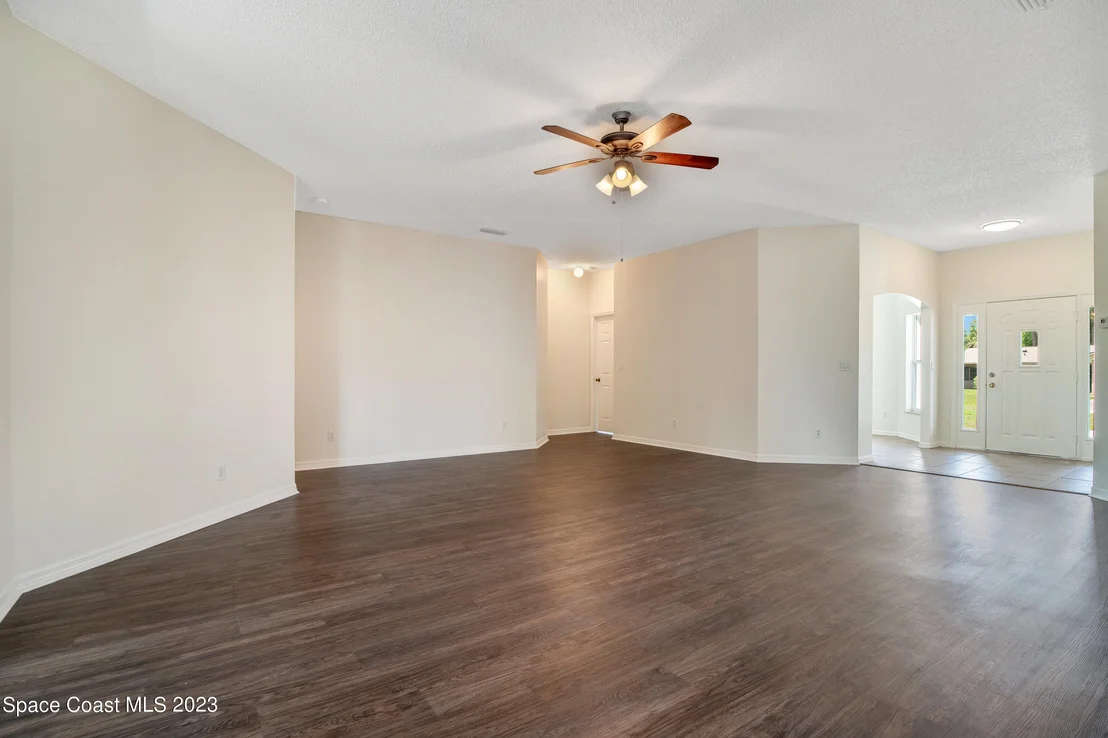 Photo of 6697 Cecil Road