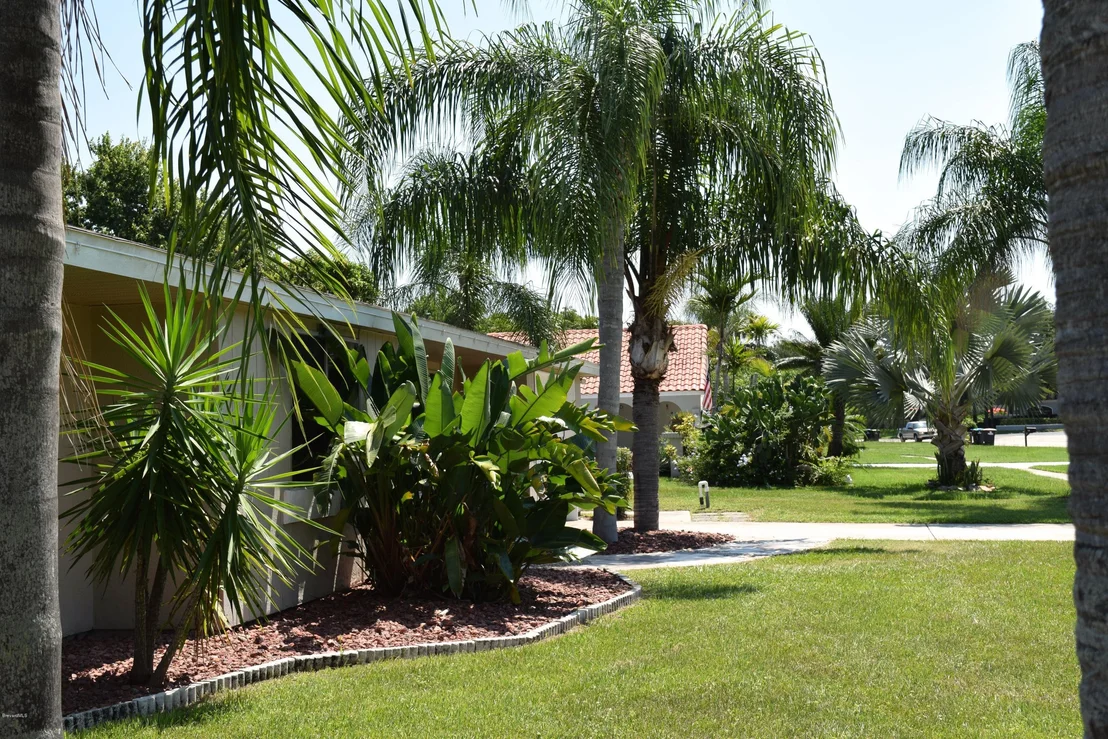 Photo of 881 Riviera Drive NE