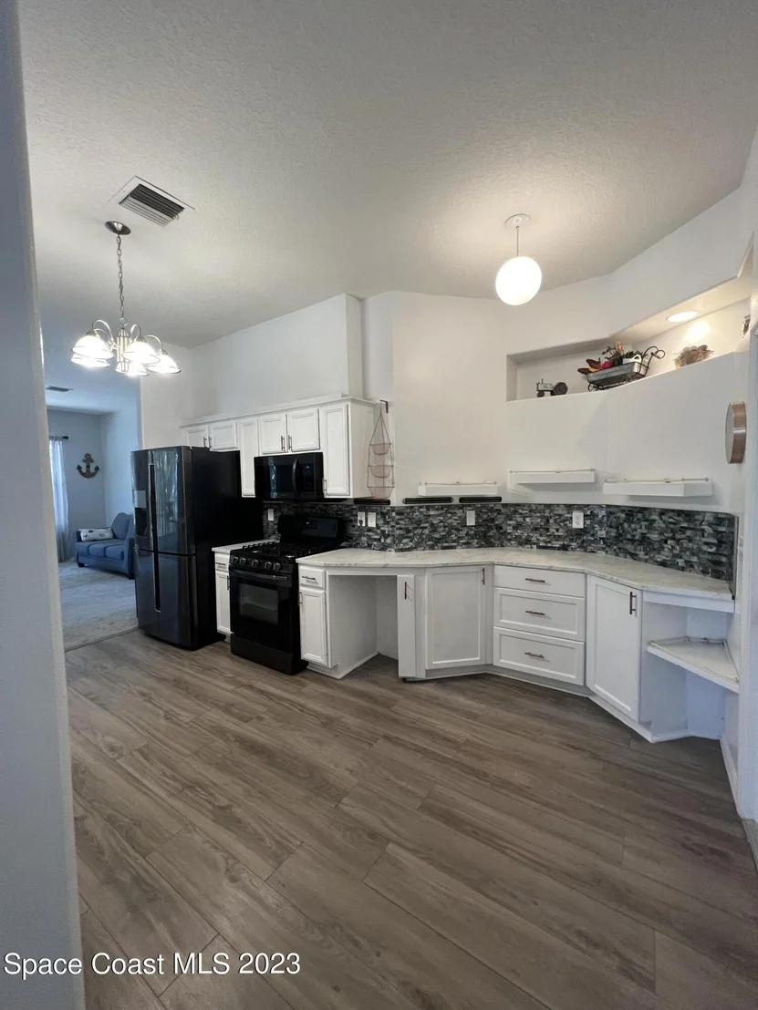 Photo of 852 Villa Drive