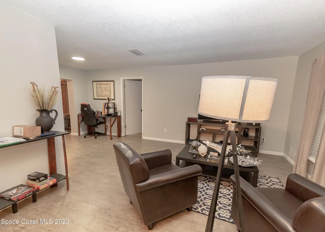 Photo of 800 Mark David Boulevard