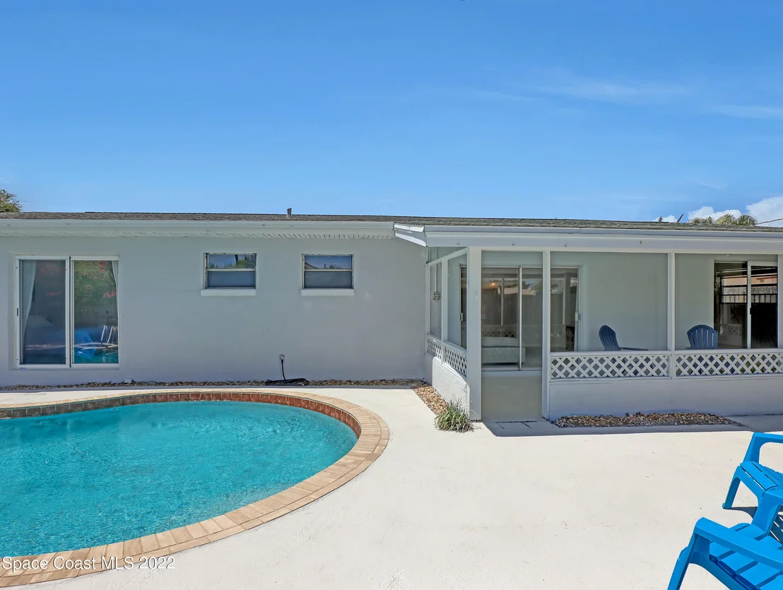 Photo of 619 N Robert Way