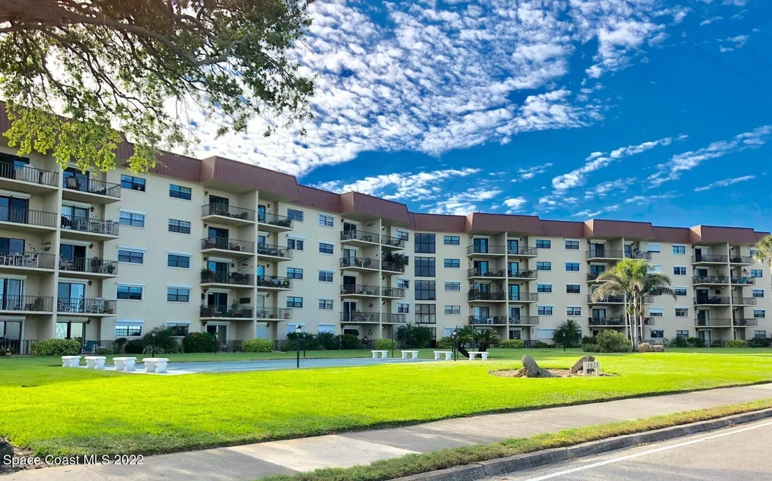 Photo of Unit 301 at 1025 Rockledge Drive