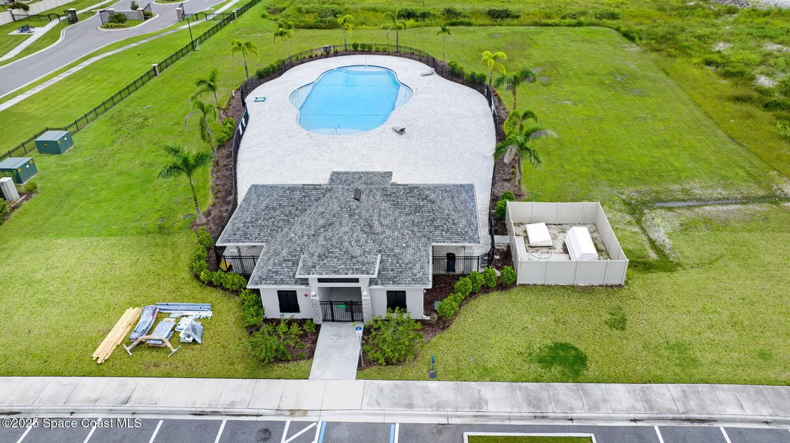 Photo of 2452 Carrick Street