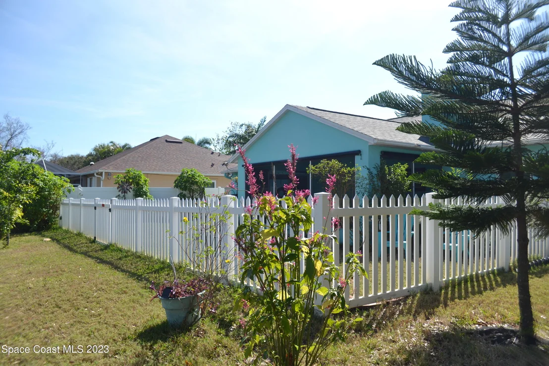 Photo of 834 Honeysuckle Drive