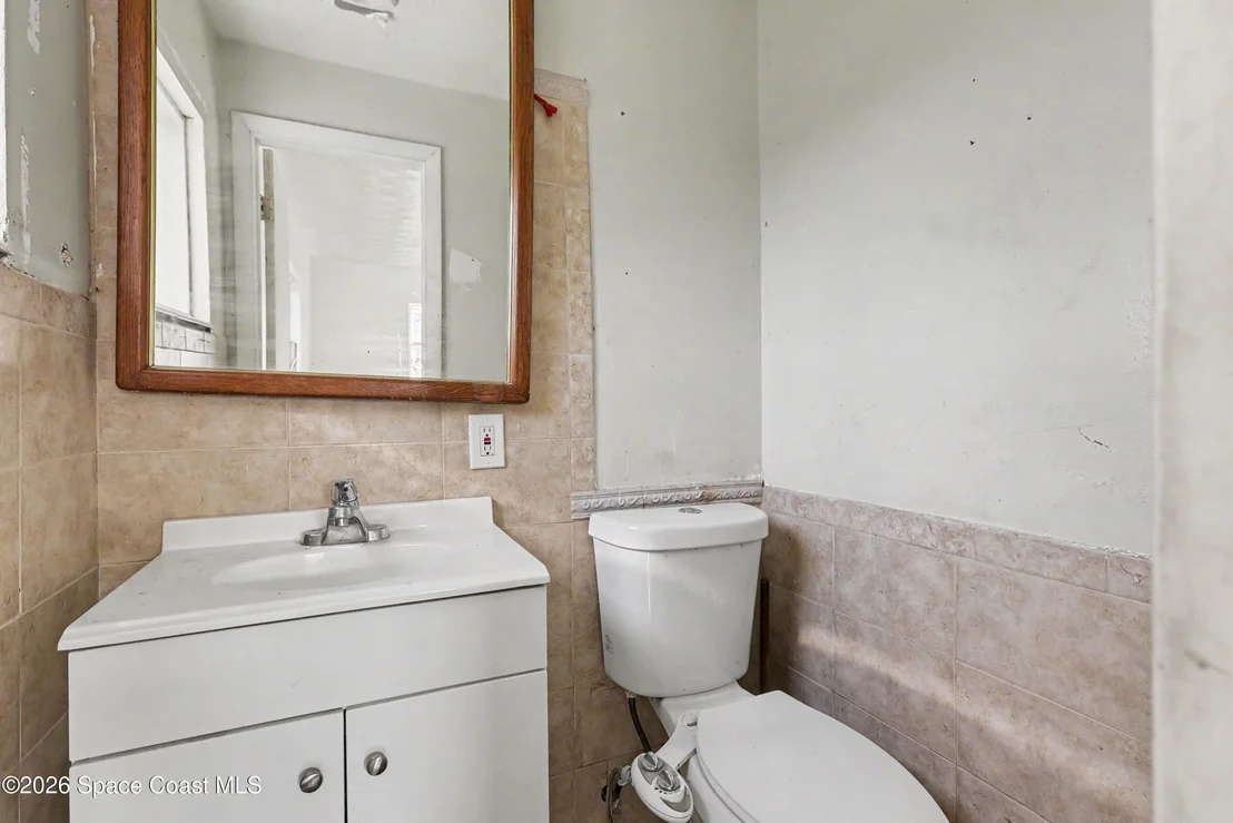 Photo of 819 Almond Boulevard