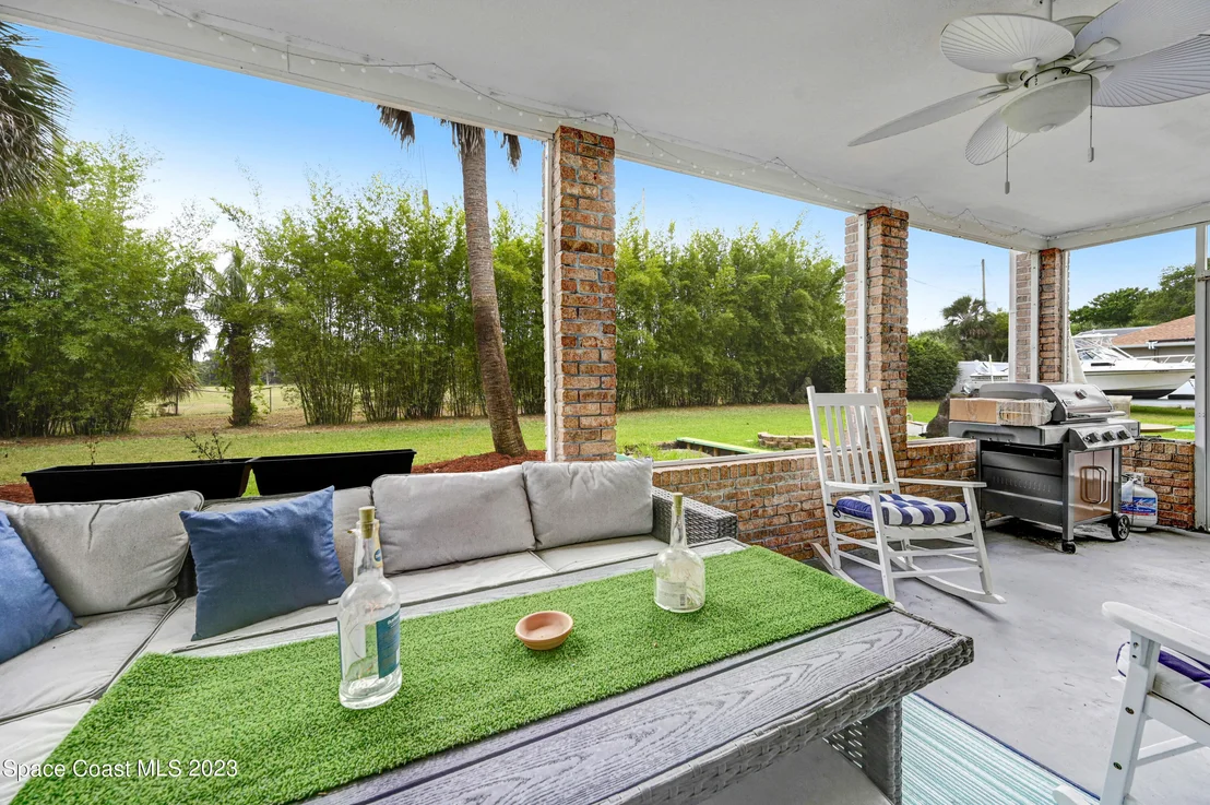 Photo of 2225 Royal Oaks Drive
