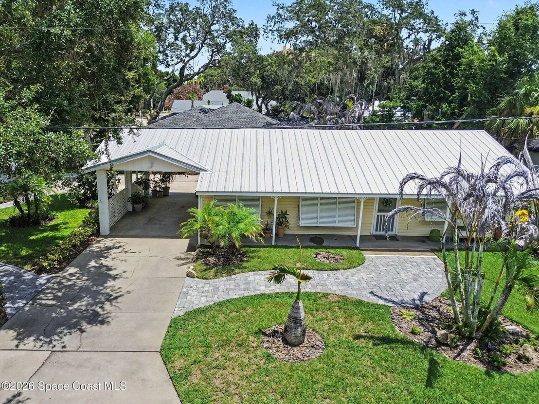 Photo of 565 Old Oak Street