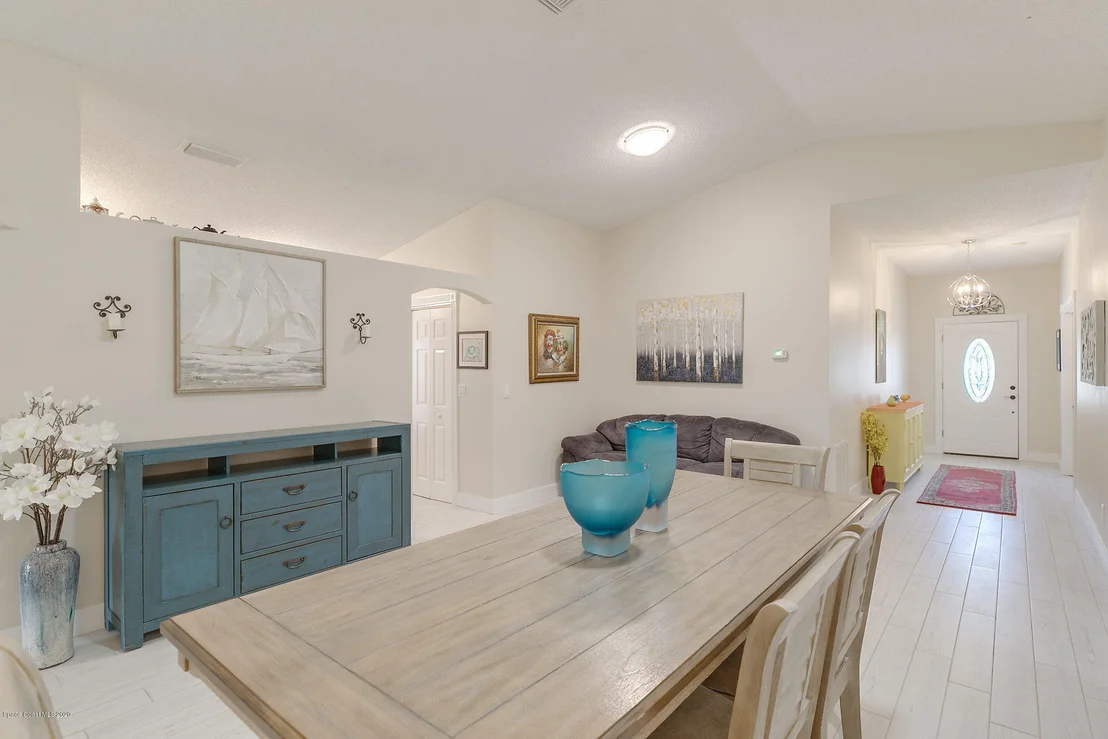 Photo of 877 Villa Drive