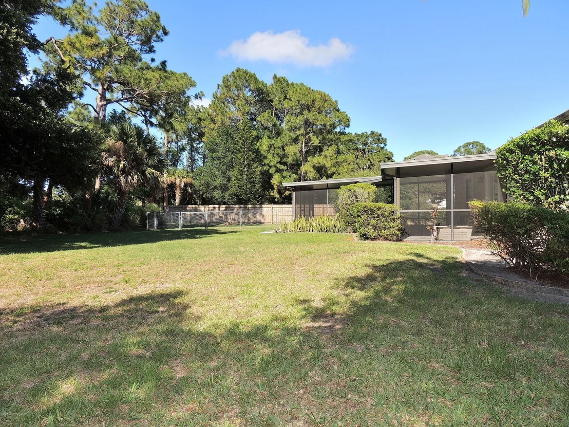 Photo of 1801 Laurel Oak Drive N