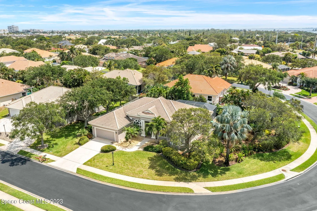 Photo of 423 Flanders Drive