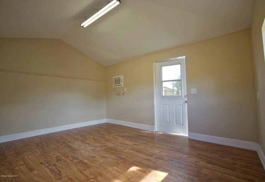Photo of 3263 Jackson Avenue NE