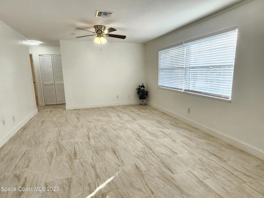 Photo of 581 Oxford Avenue