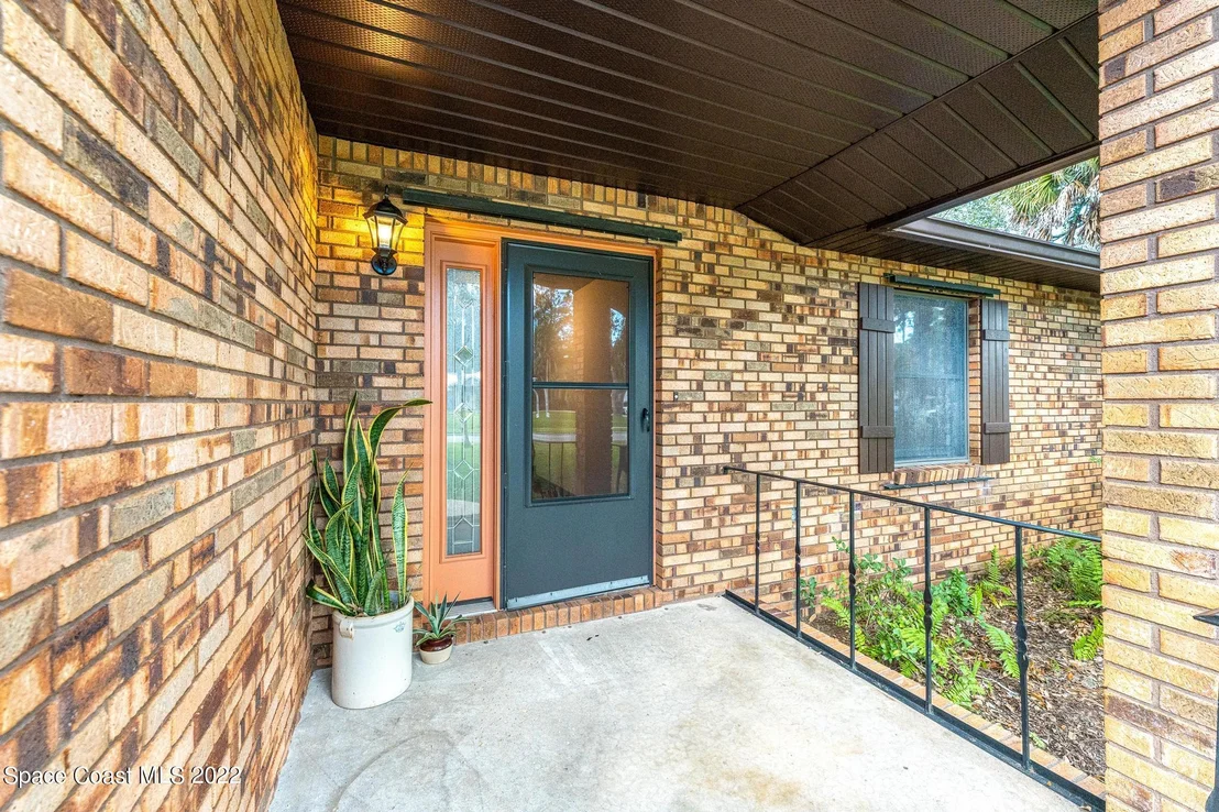 Photo of 1807 Live Oak Drive N