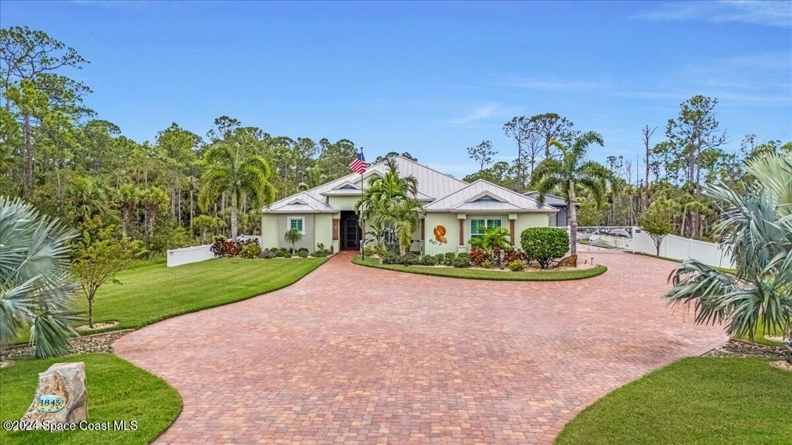Photo of 1845 Timbers West Boulevard