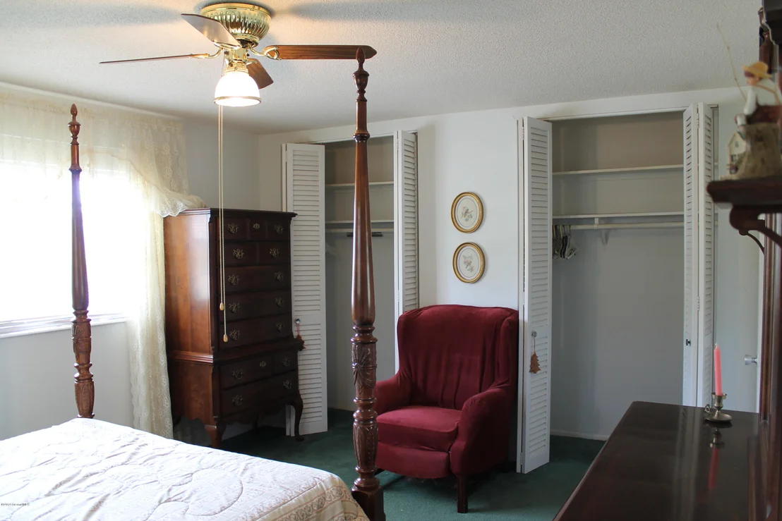 Photo of 896 Jefferson Road
