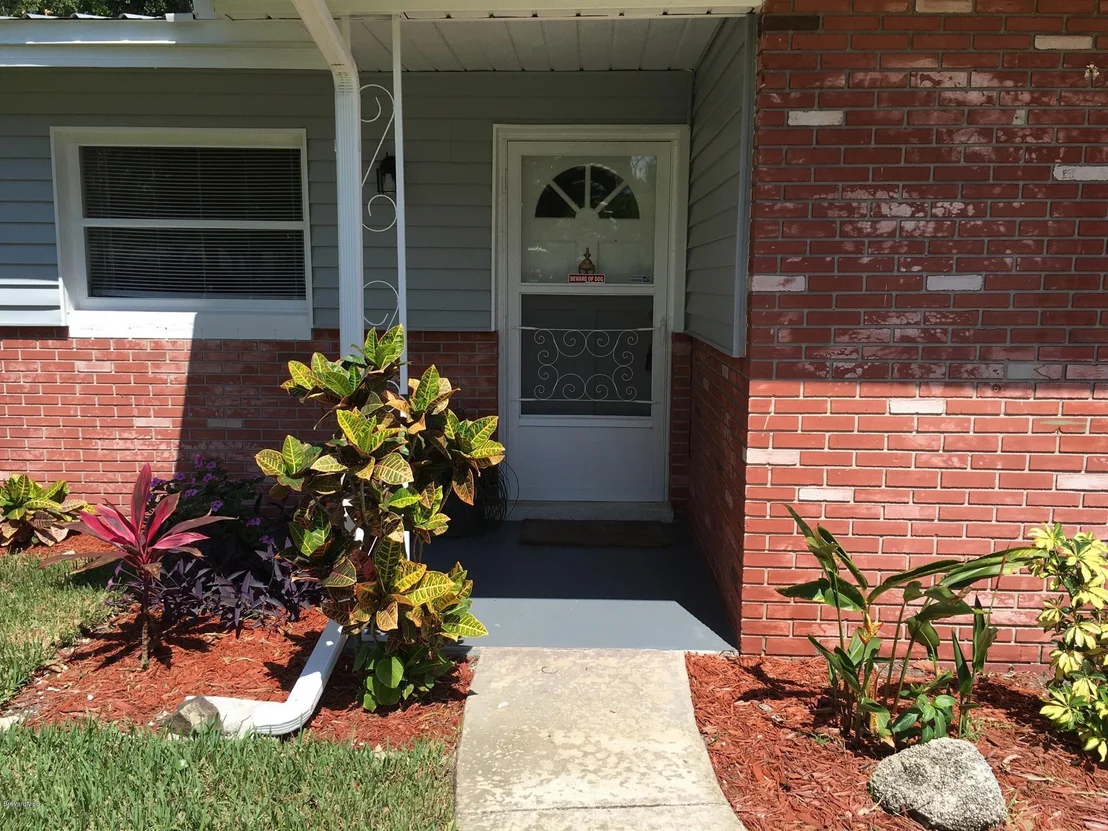 Photo of 1819 Poinsetta Boulevard