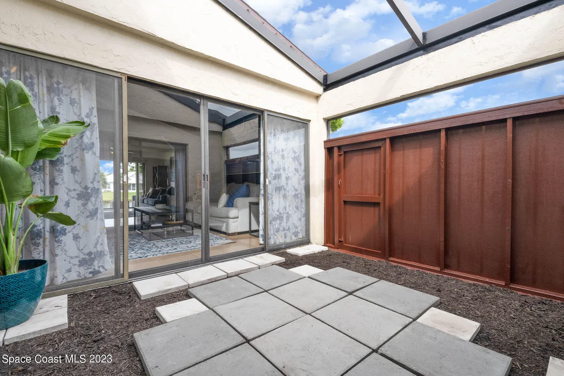 Photo of 320 Bayhead Drive