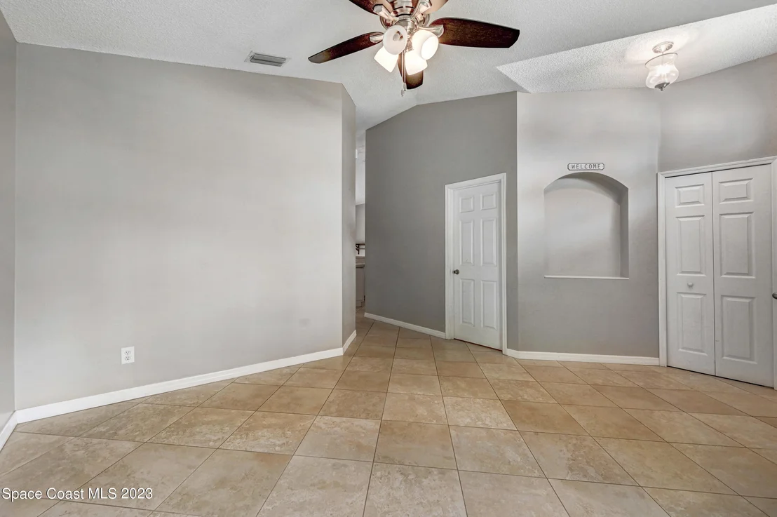 Photo of 895 Shaw Circle
