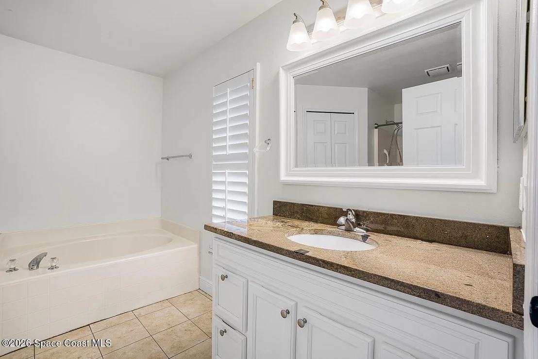 Photo of 966 E 13th Square